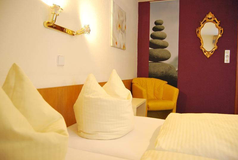 Hotel Pension Kirchplatz Sankt Anton am Arlberg Exteriör bild