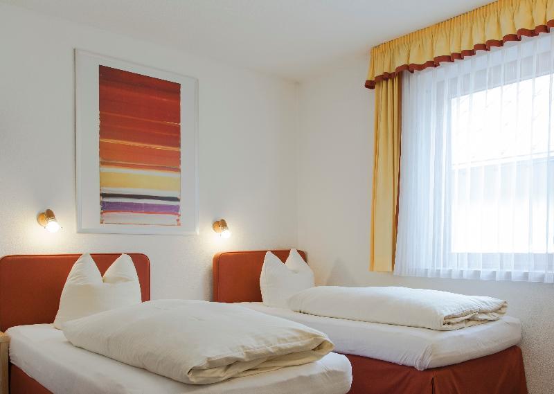 Hotel Pension Kirchplatz Sankt Anton am Arlberg Exteriör bild